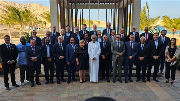 القابضة للمطارات