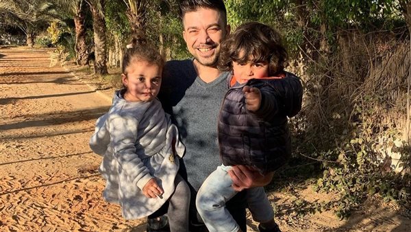 شقيق شريف رمزي مع