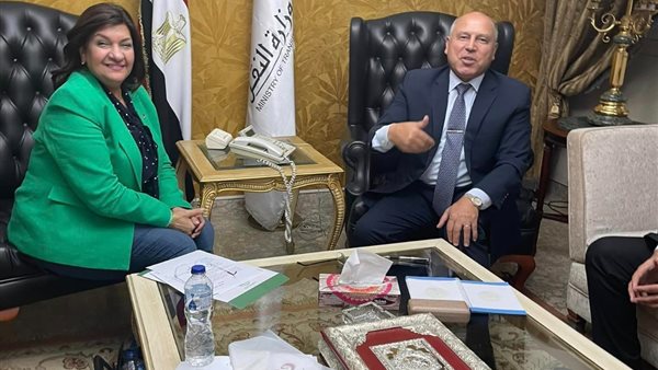 النائبة ايفلين متى