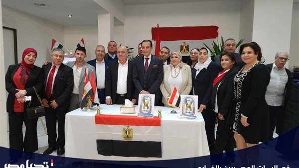 جانب من المؤتمرات