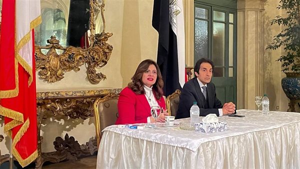 وزيرة الهجرة 