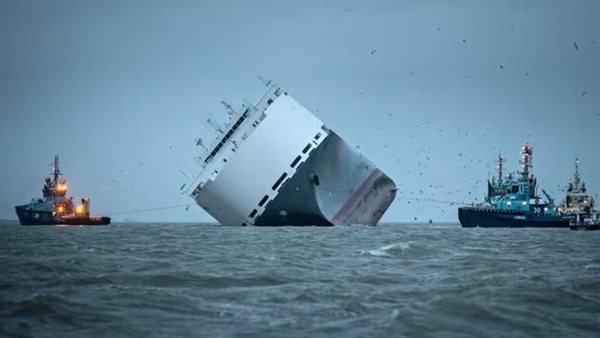 سفينة غارقة