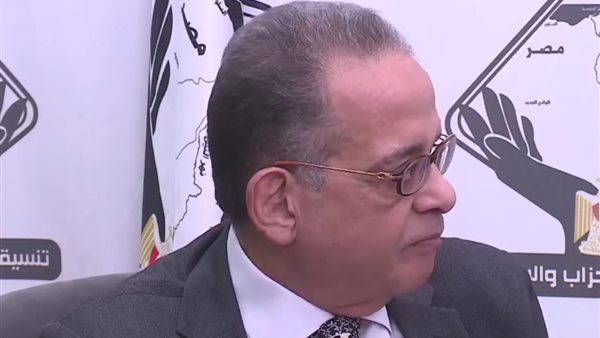 النائب طارق عبد العزيز