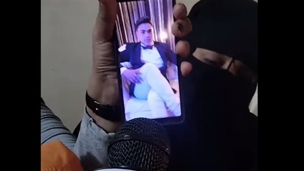 والدة أحد ضحايا مركب