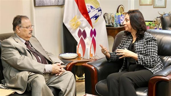 مايا مرسي مع رئيس