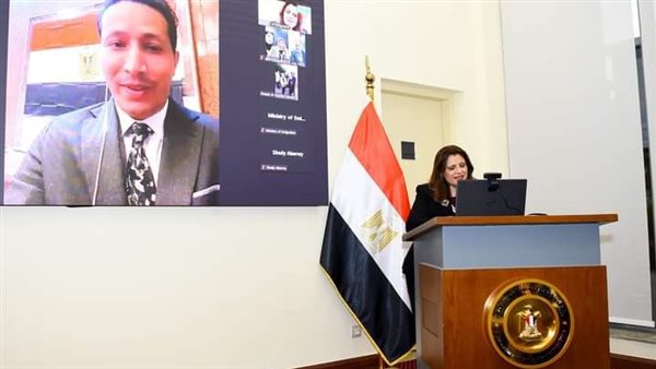 وزيرة الهجرة 