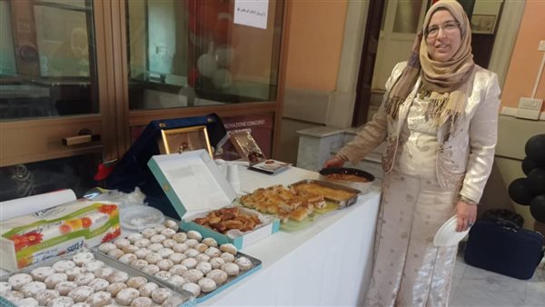 بسبوسة وكنافة أمام