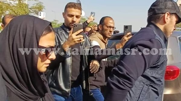 دنيا سمير غانم وزوجها