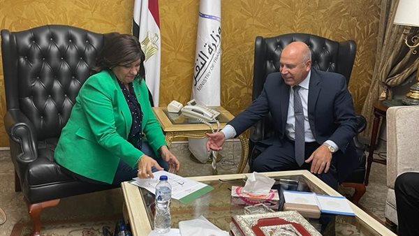 النائبة ايفلين متى