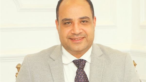  الكاتب الصحفي ياسر