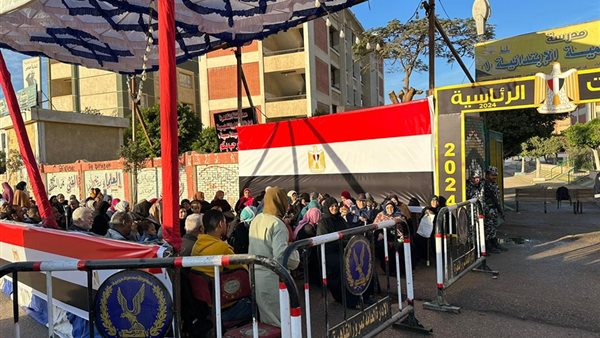 توافد المواطنين على