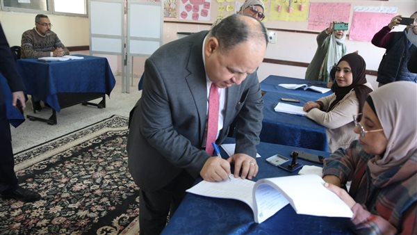 وزير المالية يدلي