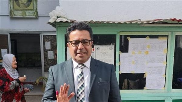 الدكتور باسل عادل