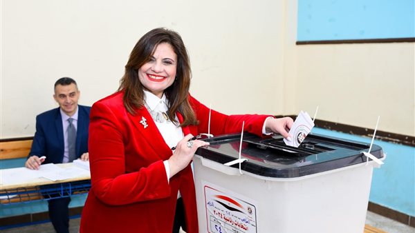 وزيرة الهجرة وشئون