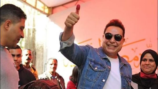 حكيم يدلي بصوته في