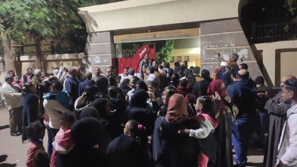 توافد المواطنين بمحافظة