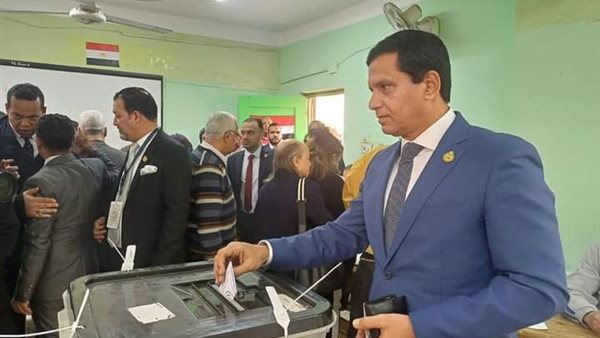 طارق نصير أمين عام