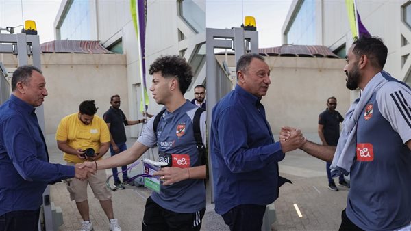 الخطيب مع لاعبي الأهلي