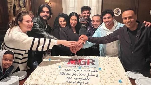 فريق عمل مسلسل بـ