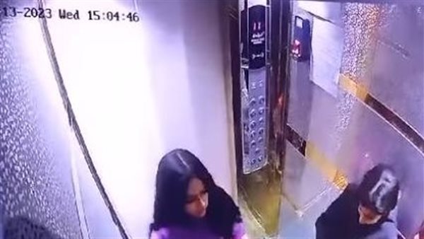 فتاتي الأسانسير