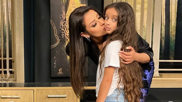 رضوى الشربيني وابنتها