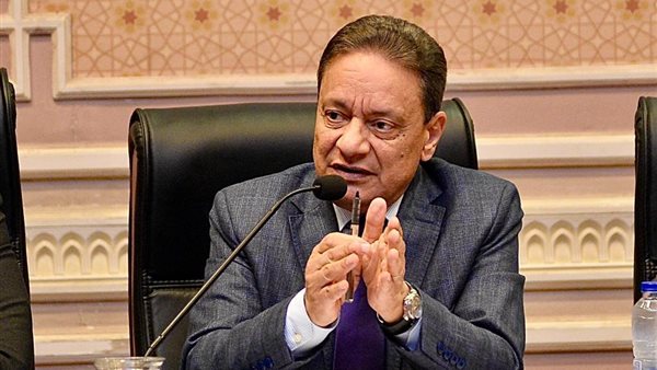 الكاتب الصحفي كرم