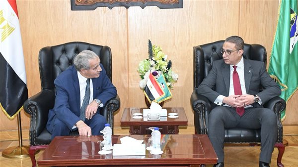 محافظ الفيوم ووزير