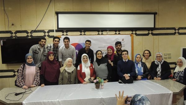 جانب من الندوة 