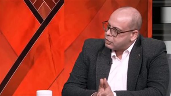 الكاتب الصحفي أكرم