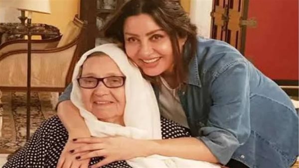 لطيفة ووالدتها