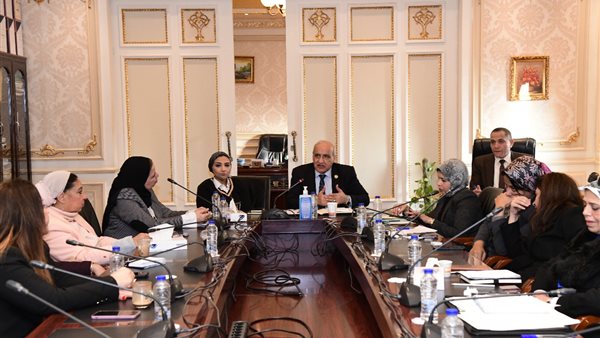  لجنة التعليم بمجلس