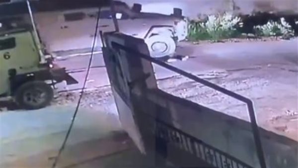 لحظة دهس جثمان شاب