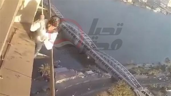 لحظة سقوط فتاة فندق