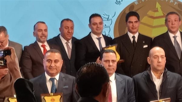 تكريم قيادات حزب