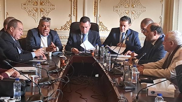  لجنة الصناعة بمجلس