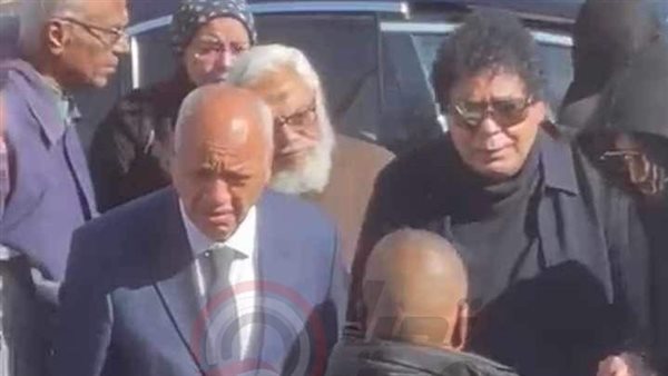 محمد منير في جنازة