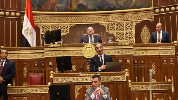 وزير الإتصالات بمجلس