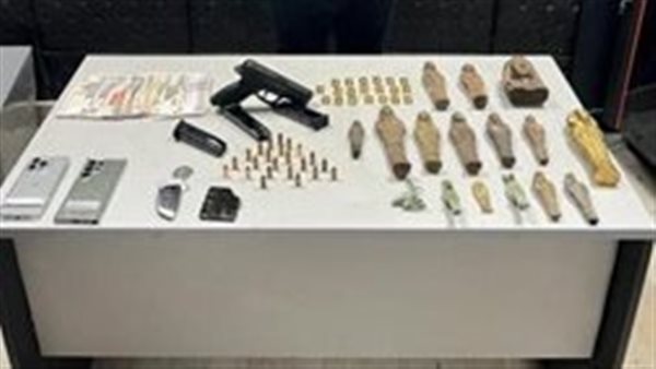 التماثيل المقلدة