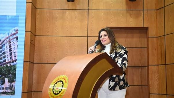 وزيرة الهجرة 