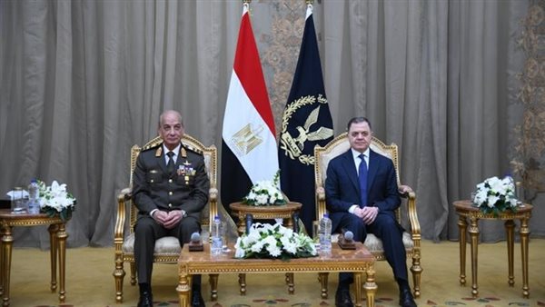 وزير الداخلية مع