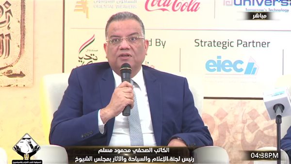 الكاتب الصحفي محمود