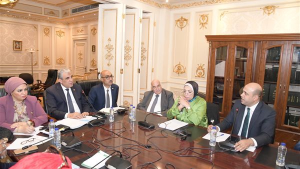  لجنة القوى العاملة