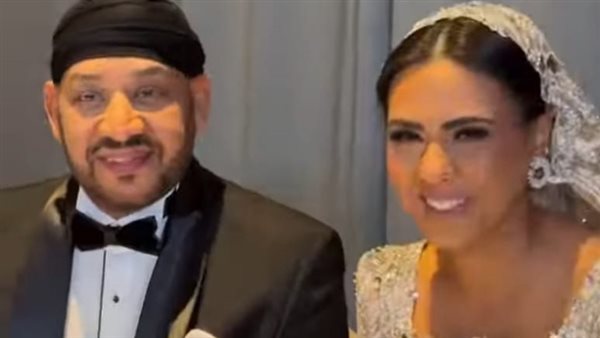 عصام كاريكا يحتفل