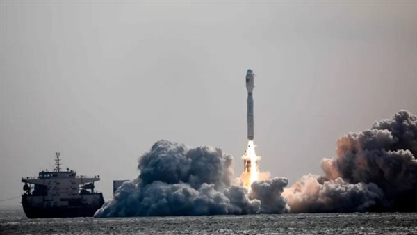 إطلاق قمر صناعي