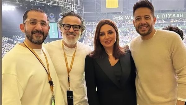 أحمد حلمي رفقة نجوم