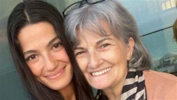 تارا عماد ووالدتها