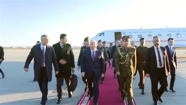  لحظة وصول وزير الدفاع