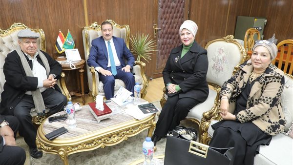 محافظ المنوفية مع