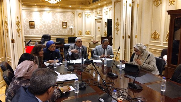  لجنة القوي العاملة