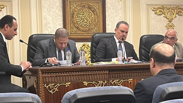 لجنة الاقتراحات والشكاوى